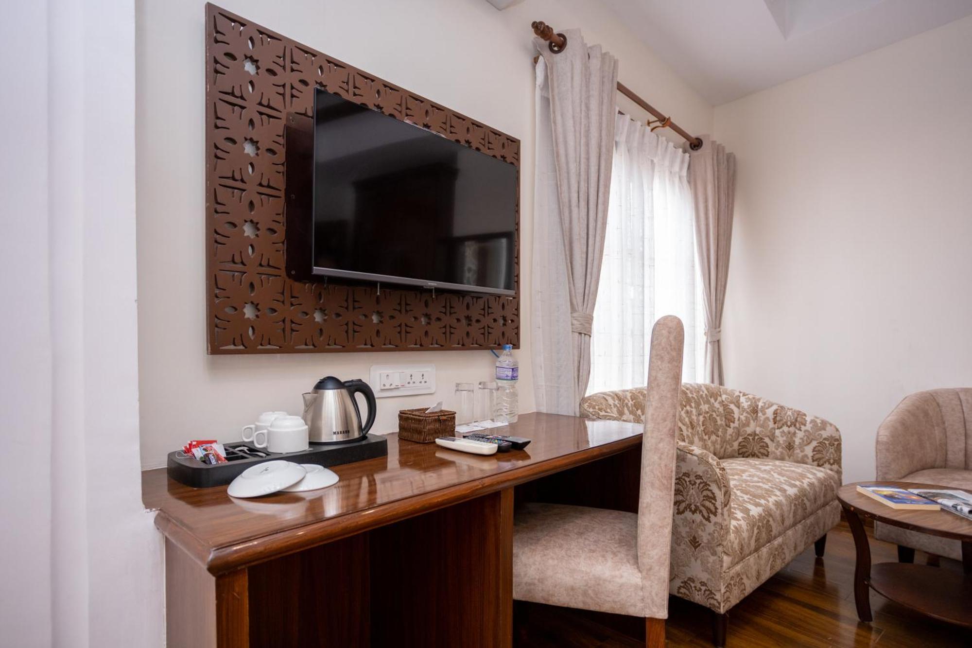 Airport Himalaya Boutique Hotel Kathmandu Bagian luar foto