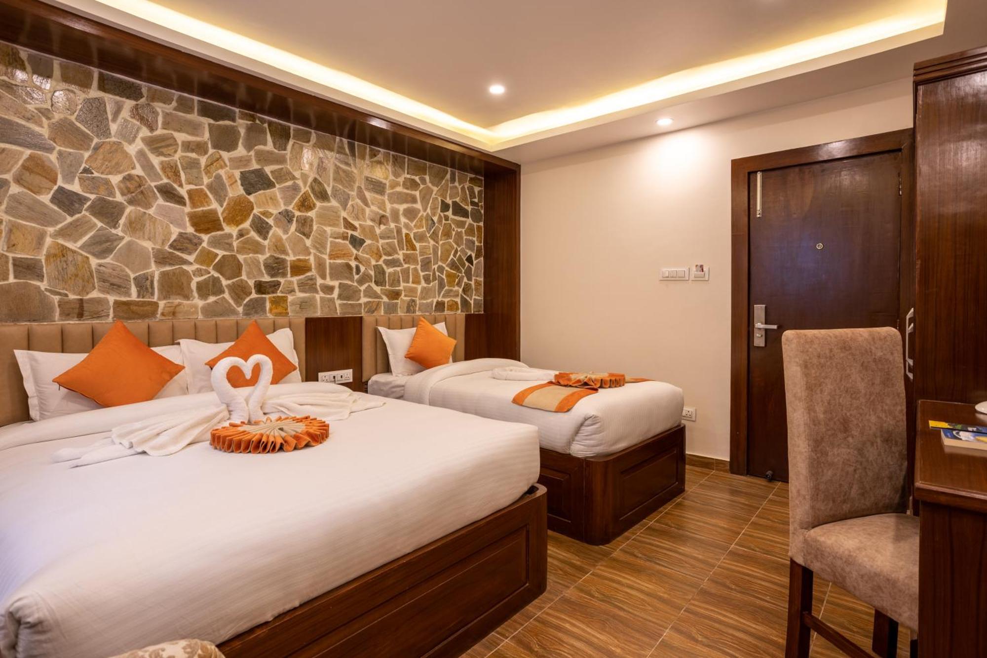 Airport Himalaya Boutique Hotel Kathmandu Bagian luar foto