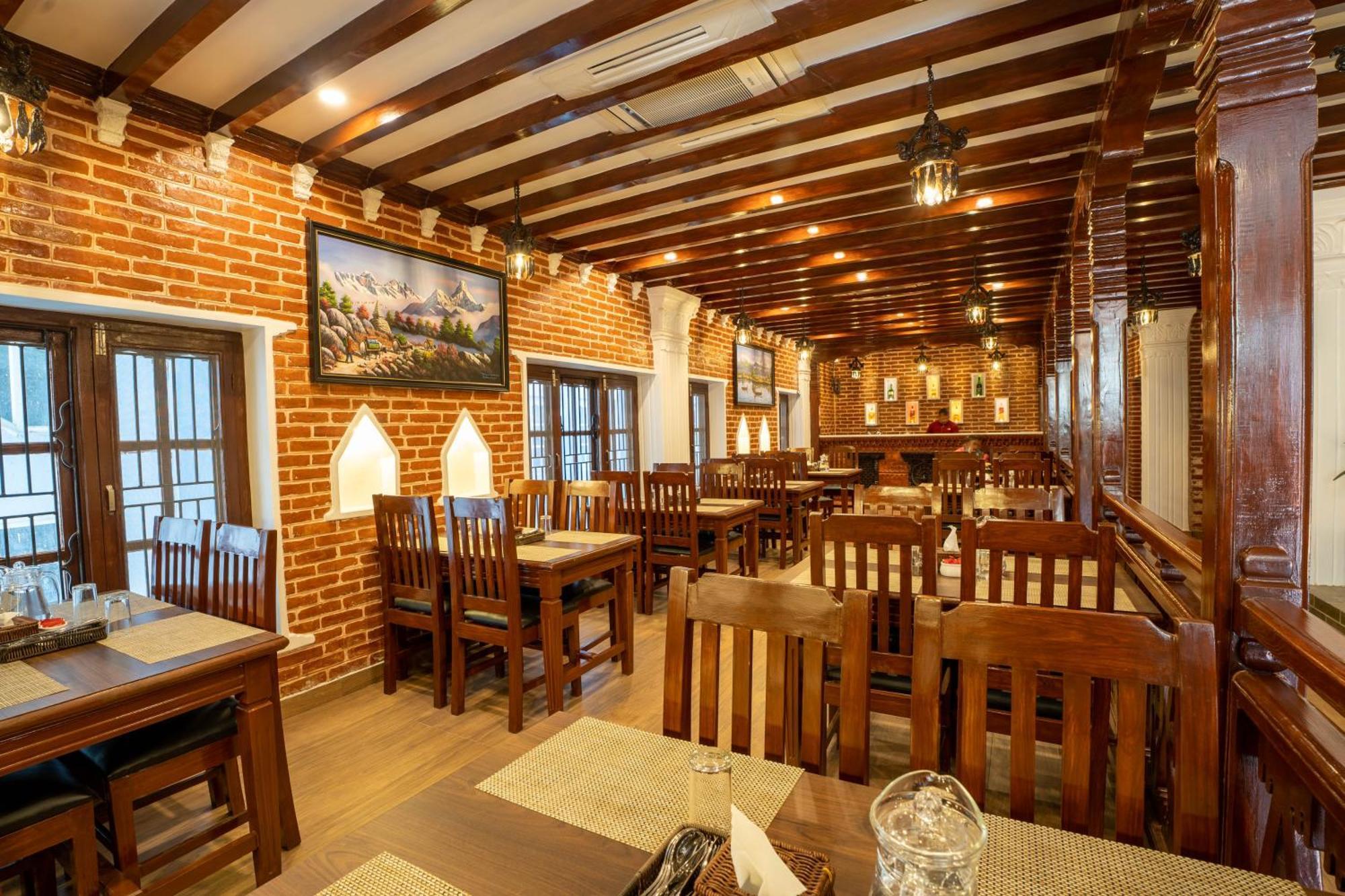 Airport Himalaya Boutique Hotel Kathmandu Bagian luar foto